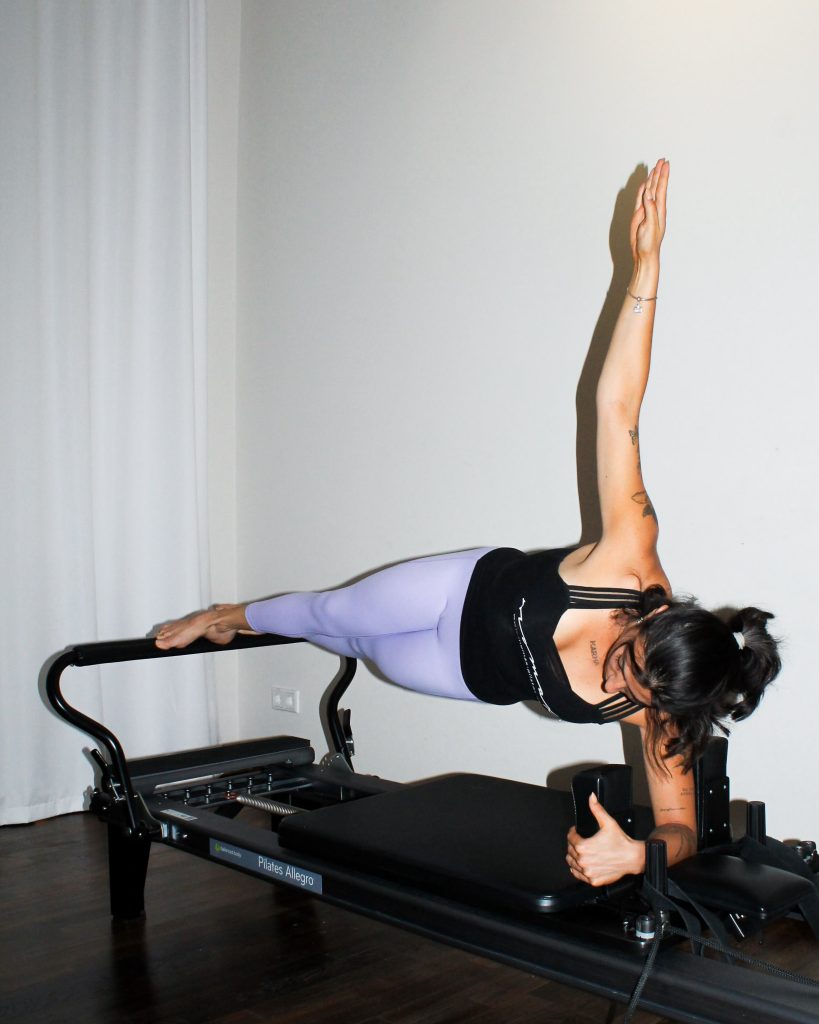Momax Pilates Reformer side plank
